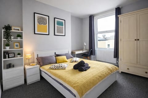 Bed, Bedroom, wardrobe