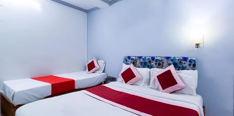 Roomshala 026 Commodo Residency - Satya Niketan Hotel in New Delhi