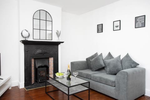 30 Percent Off Monthly Stays - City Centre - 3 Bedrooms House in St Albans