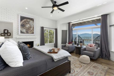 Luxury Lakeview Home 2 Masters 3 Decks AC EV Charger Dogs eBikes Maison in Lake Arrowhead