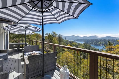 Luxury Lakeview Home 2 Masters 3 Decks AC EV Charger Dogs eBikes House in Lake Arrowhead