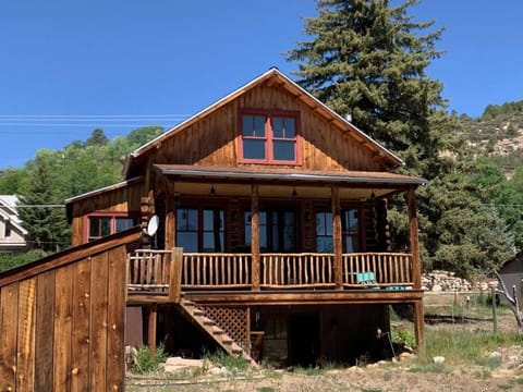 In Town Historic Cabin - river, trails, rec ctr, downtown nearby House in Durango