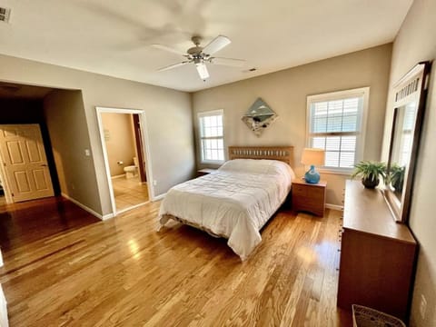 Beach Block 4 Bedroom with POOL House in Wildwood