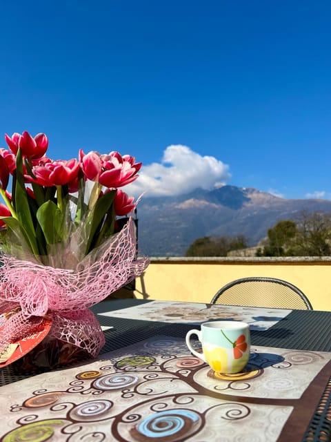 Day, View (from property/room), Balcony/Terrace, Balcony/Terrace, Dining area, Mountain view