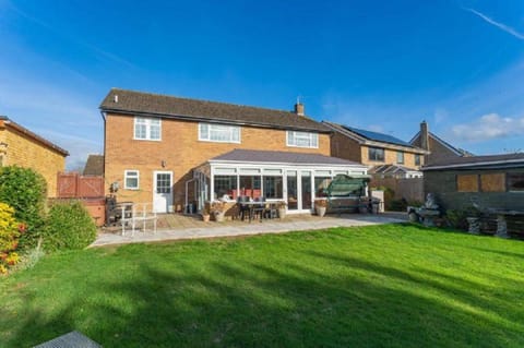 Property building, Patio, Spring, Day, Garden, Garden view