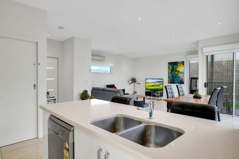 Surf Villa House in Warrnambool