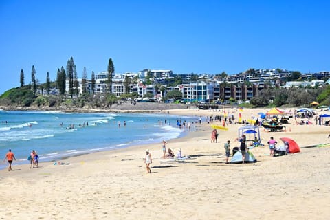 Nearby landmark, Day, Natural landscape, Beach, group of guests