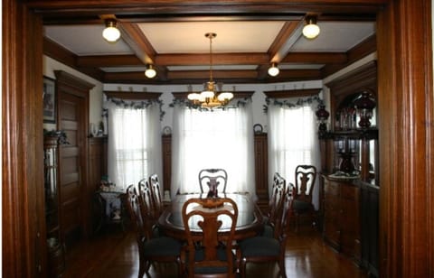 Tarry Here Mansion Bed & Breakfast Bed and Breakfast in Cattaraugus