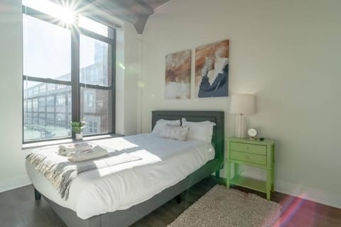 McCormick Place Secret Oasis with Optional parking for up to 6 guests Condo in South Loop