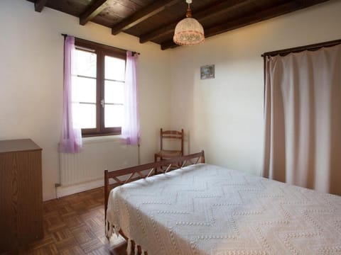 Gîte 65 m² avec cheminée, terrasse et jeux pour enfants - FR-1-496-283 House in Auvergne-Rhône-Alpes