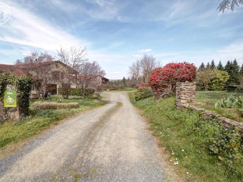Gîte 65 m² avec cheminée, terrasse et jeux pour enfants - FR-1-496-283 House in Auvergne-Rhône-Alpes