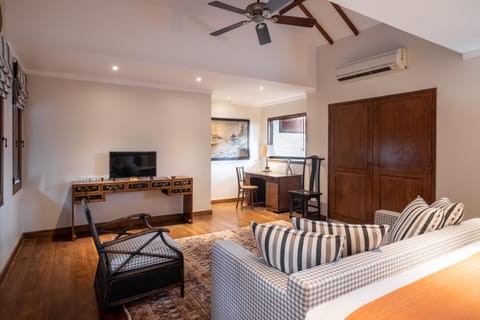 Communal lounge/ TV room, TV and multimedia, Living room, Seating area