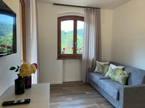 Natural landscape, TV and multimedia, Living room