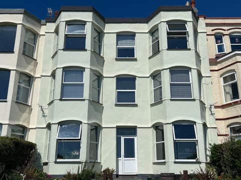 Tir a Mor Condo in Pwllheli