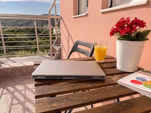 Patio, View (from property/room), Balcony/Terrace