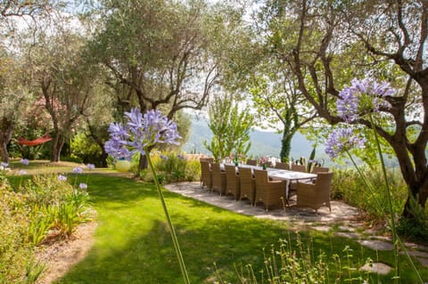 Spring, Day, Natural landscape, Garden, Dining area, Garden view, Mountain view