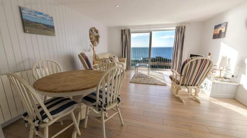 Chesil Beach Lodge Burton Bradstock Dorset DT64RJ Apartment hotel in West Dorset District