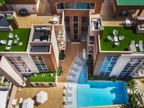 Property building, Bird's eye view, Swimming pool, sunbed