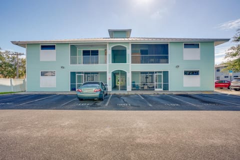 Cozy Cape Coral Condo Rental with Enclosed Lanai! Condominio in North Fort Myers