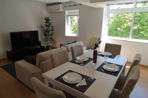 Lisboa/City/Sunny Apar/Metro/Airport/WiFi/Air Cond Apartment in Lisbon