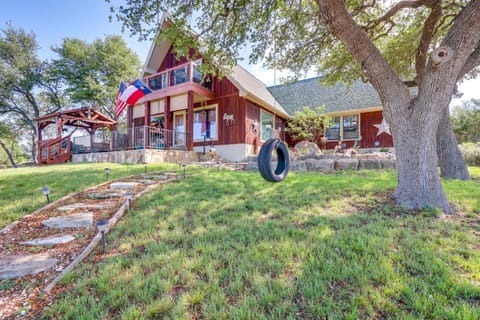 Pet-Friendly Canyon Lake Cabin, 1 Mi to Water! House in Canyon Lake