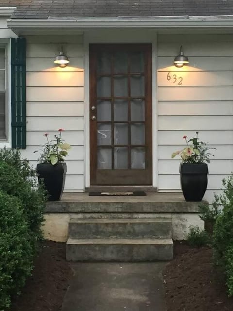 Cozy Stonehenge Cottage:Work,Family&Dog Friendly Haus in Charlottesville