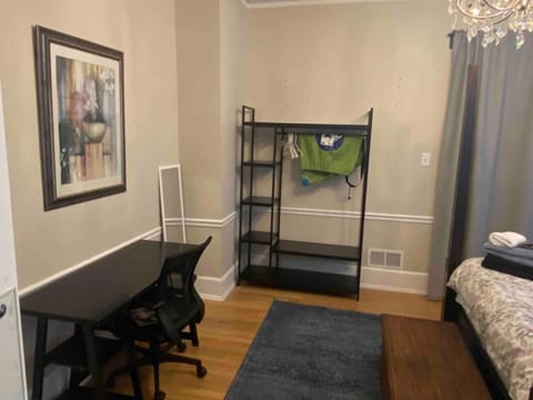 Spacious 2br In Grand Old Home, Downtown Durham Condo in Durham