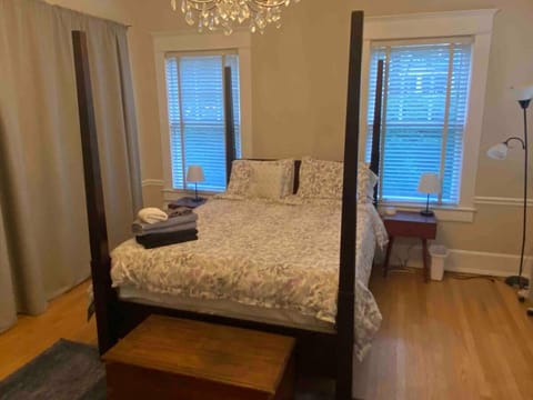 Spacious 2br In Grand Old Home, Downtown Durham Appartement in Durham