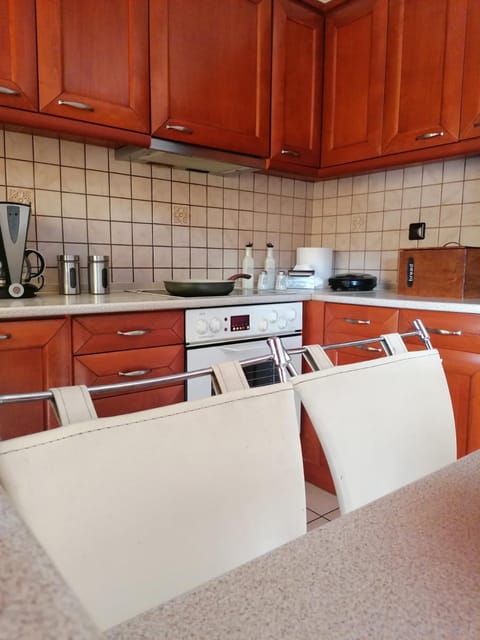 Kitchen or kitchenette, Dining area, pet friendly, stove