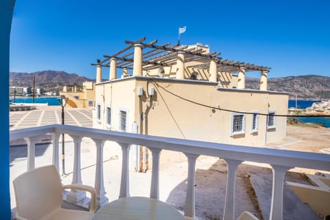 View (from property/room), Mountain view, Sea view