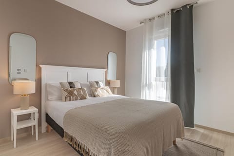 Bed, Photo of the whole room