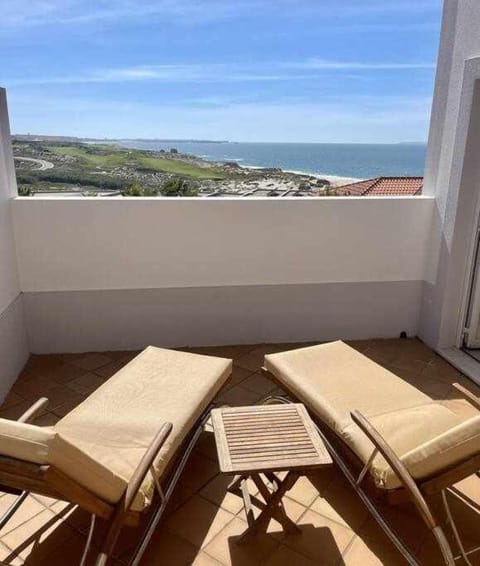 Fantástico T2 vista mar e golfe e terraço privado Apartment in Amoreira