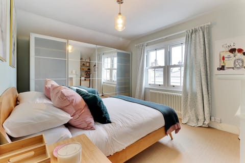 Pass the Keys Perfectly presented centrally located townhouse Haus in Royal Tunbridge Wells