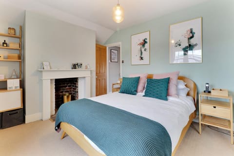 Pass the Keys Perfectly presented centrally located townhouse Maison in Royal Tunbridge Wells