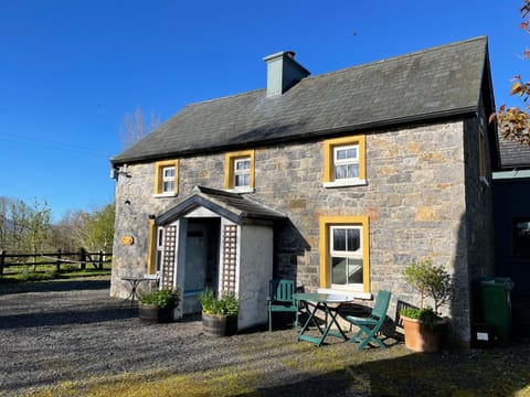 Mai's Cottage Suite - Charming Holiday Rental Wohnung in County Limerick