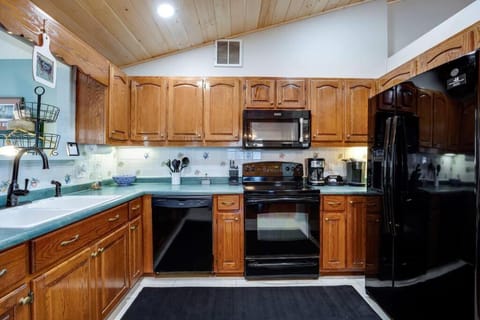 Kitchen or kitchenette, dishwasher, minibar, pet friendly, stove, toaster