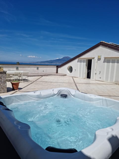 Hot Tub, Balcony/Terrace