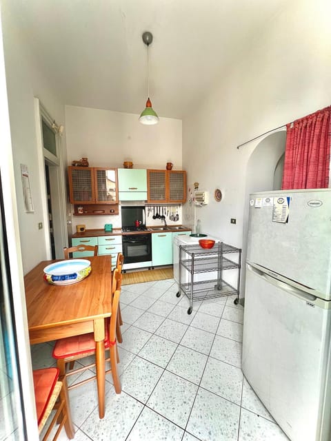 Kitchen or kitchenette, Dining area, dishwasher, pet friendly