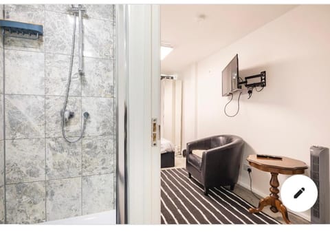 En-suite room in central Milton Keynes Vacation rental in Milton Keynes