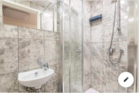 En-suite room in central Milton Keynes Vacation rental in Milton Keynes