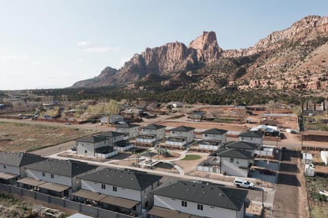 Nearby landmark, Day, Neighbourhood, Natural landscape, Bird's eye view, City view, Mountain view, Location