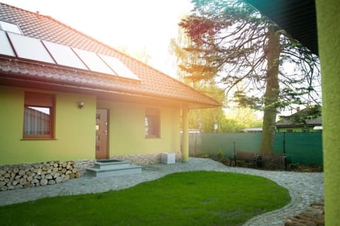 Charmantes Ferienhaus in Zieleniewo mit Garten und Grill und Nah am Strand House in West Pomeranian Voivodeship, Poland