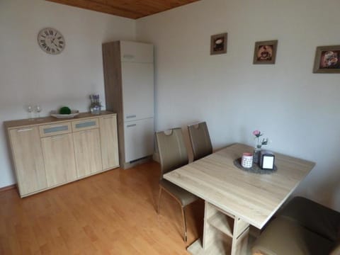 Große Ferienwohnung in Voslapp mit Garten - a86540 Apartment in Wilhelmshaven