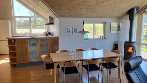 Modernes und geräumiges Ferienhaus mit großer Terrasse nur wenige Meter vom Strand House in Sønderborg