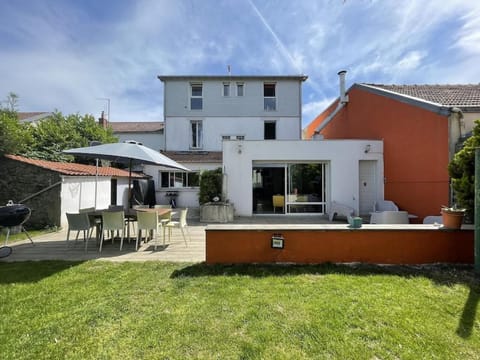 Grande Maison Familiale à Nantes avec Piscine House in Saint-Herblain