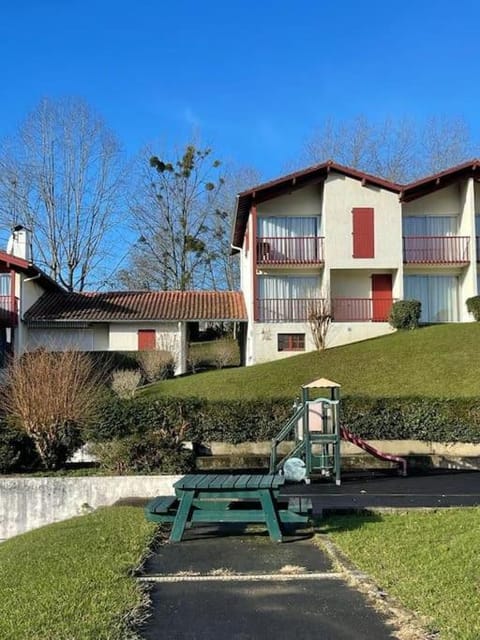 Baztan Piscine Vue Montagnes Apartment in Espelette