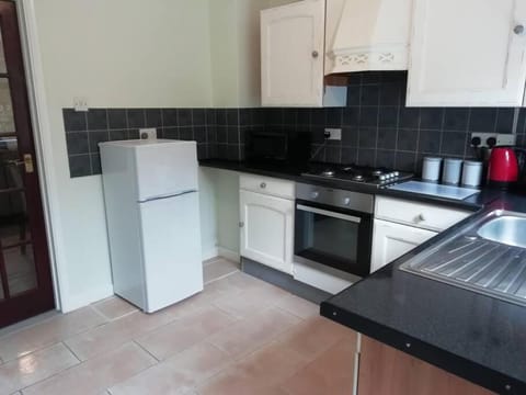 Haverfordwest terraced home Condominio in Haverfordwest