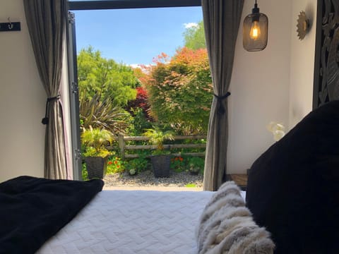 Bedroom, Garden view