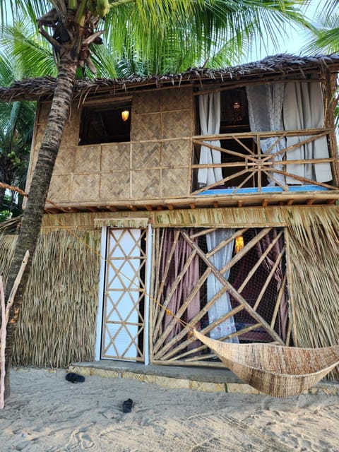 BICE Camp Bucana Beach Campingplatz /
Wohnmobil-Resort in El Nido