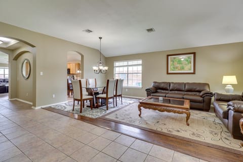 Pet-Friendly Round Rock Escape with Hot Tub! Maison in Round Rock